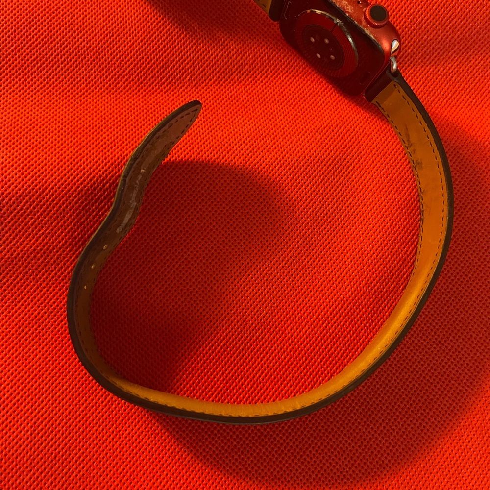 Apple IWatch Red Aluminum - Picture 6 of 7